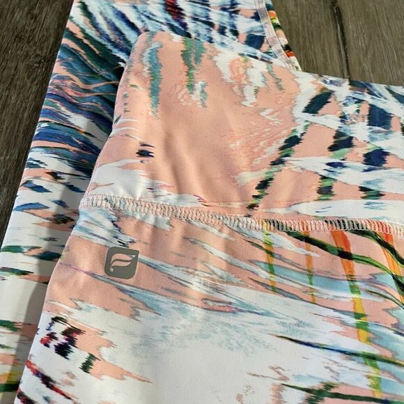 Fabletics Mid-Rise PureLuxe Capri Marbella Print - Plus Size: 1X - Picture 7 of 9